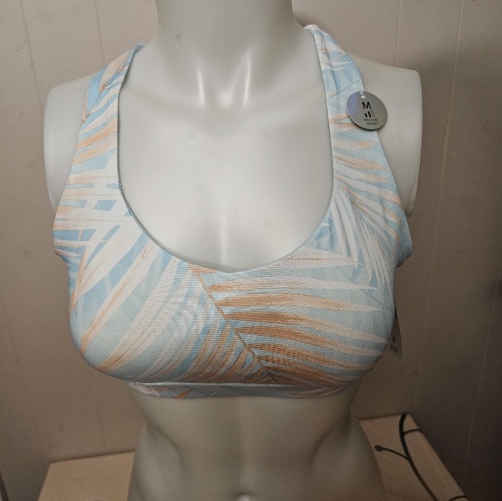 Nwt Forever 21 sports bra with crisscross back. Size medium